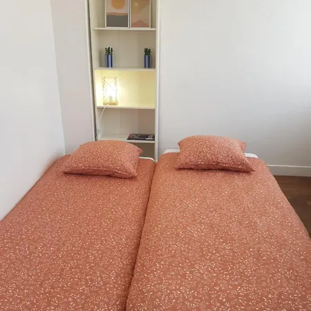 A Cote Du Chateau De Caen, Du Vaugueux Et Du Port *